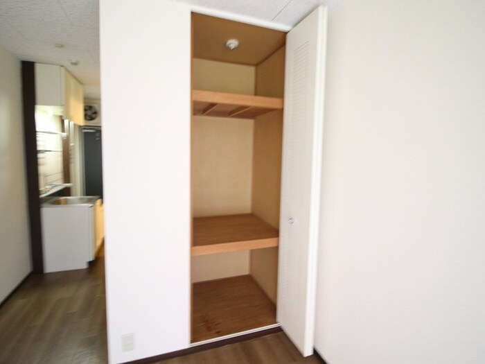 物件内観写真18　(収納)