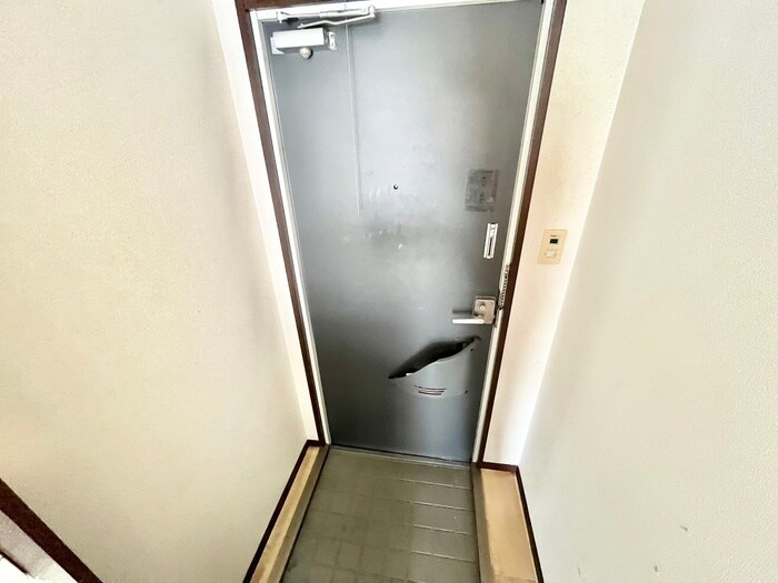物件内観写真11　(玄関)