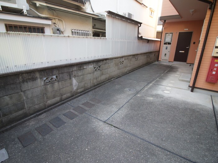 物件外観写真5　(エントランス部分)