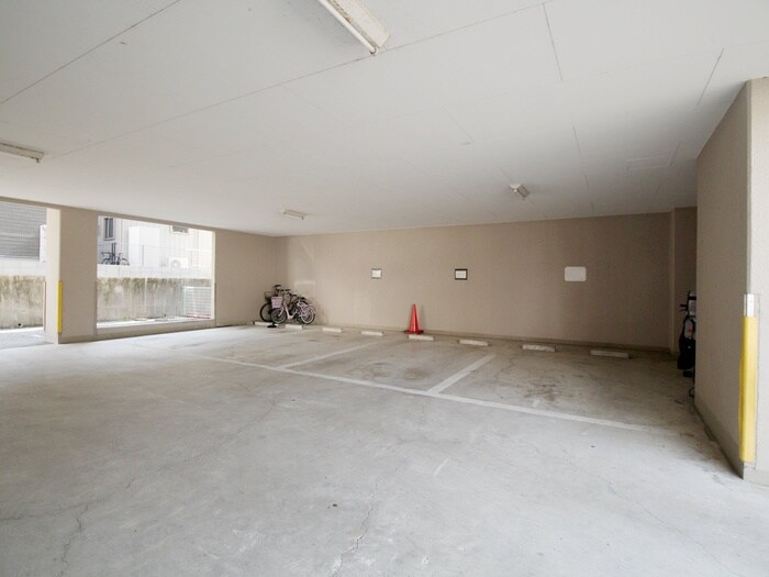 物件外観写真5　(駐車場)