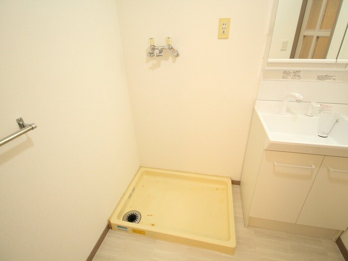 物件内観写真18　(洗濯機置場)