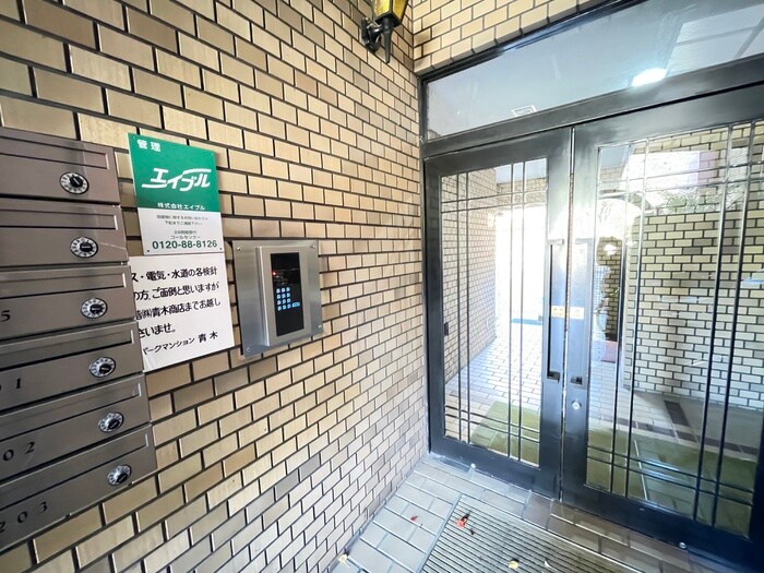 物件外観写真5　(エントランス部分)