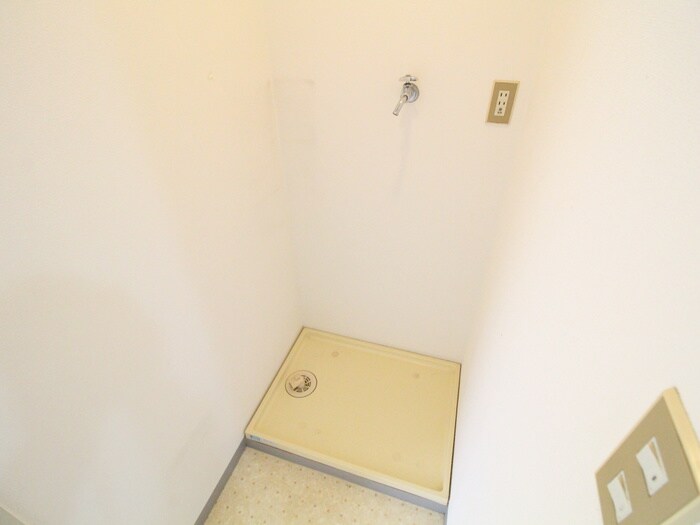 物件内観写真10　(洗濯機置場)