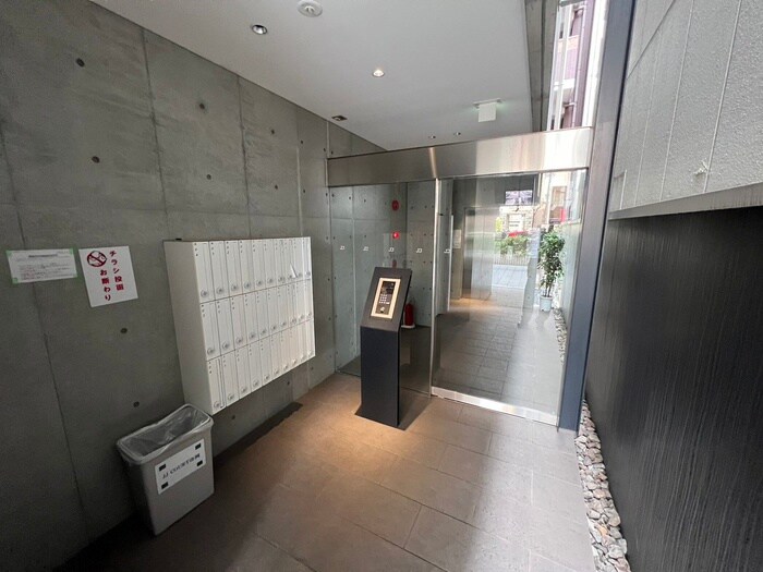 物件外観写真2　(エントランス部分)