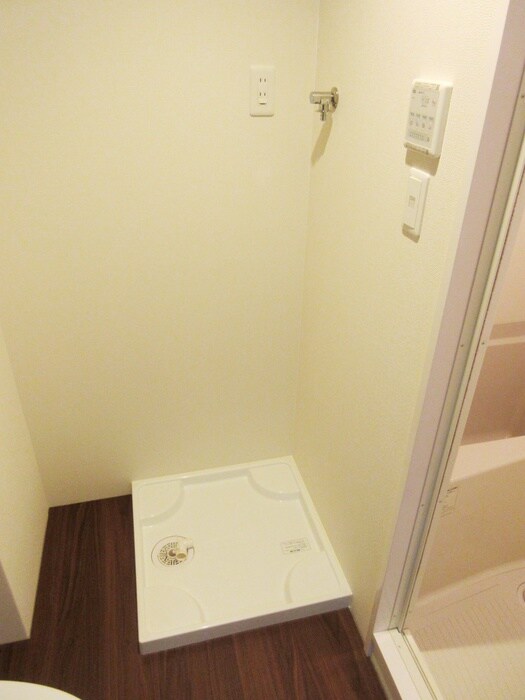 物件内観写真16　(洗濯機置場)