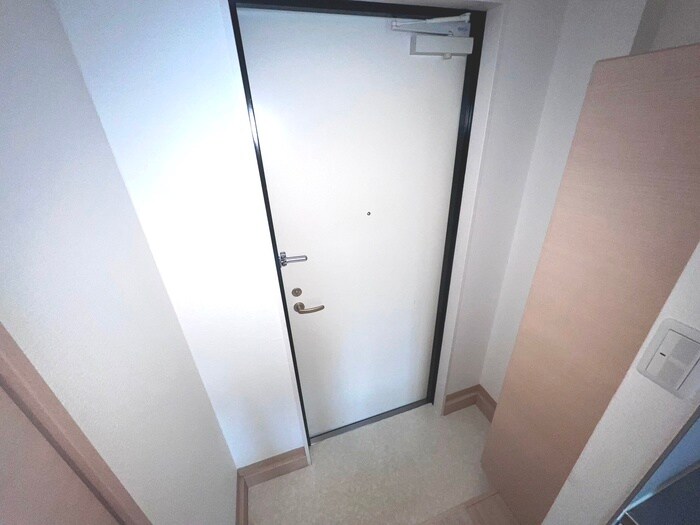 物件内観写真18　(玄関)