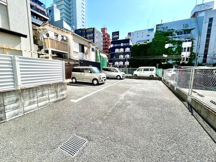 物件外観写真6　(駐車場)