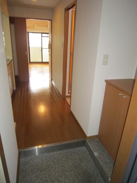 物件内観写真14　(玄関)