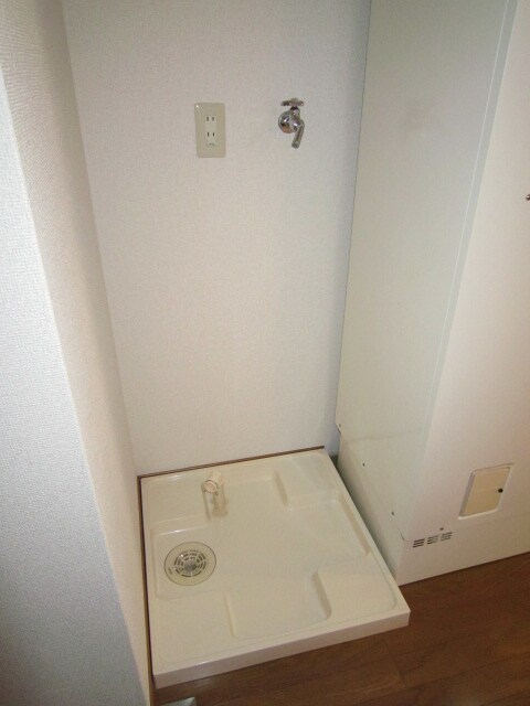 物件内観写真16　(洗濯機置場)