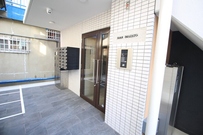 物件外観写真3　(エントランス部分)