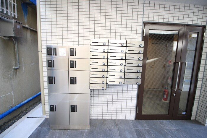 物件外観写真4　(エントランス部分)