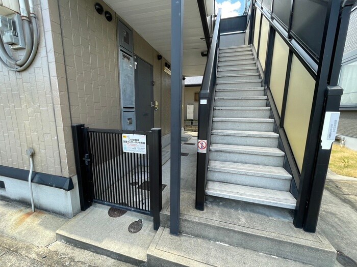 物件外観写真3　(エントランス部分)