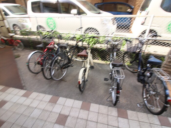 物件外観写真3　(駐輪場)