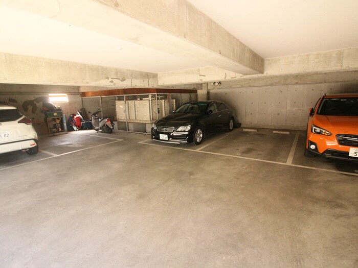 物件外観写真4　(駐車場)