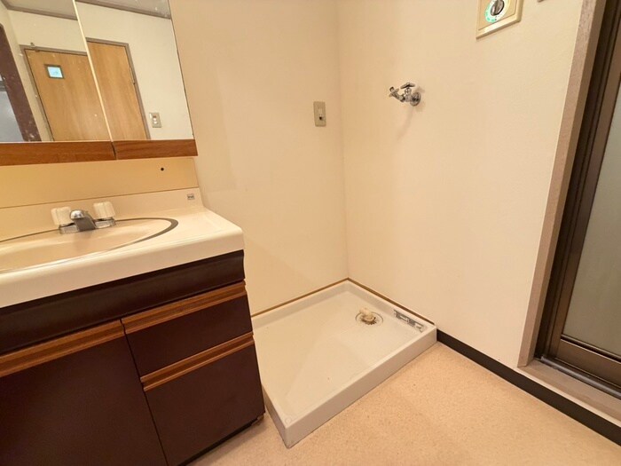 物件内観写真17　(洗濯機置場)