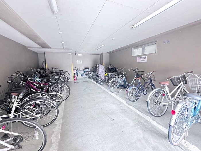 物件外観写真3　(駐輪場)