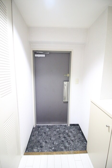 物件内観写真18　(玄関)