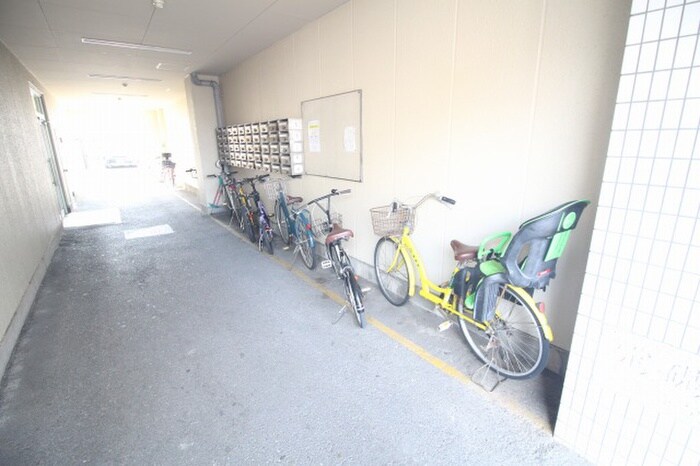 物件外観写真4　(駐輪場)