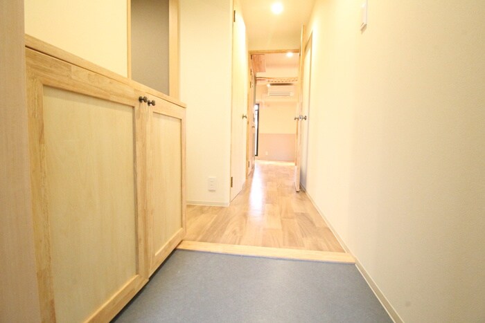 物件内観写真4　(玄関)