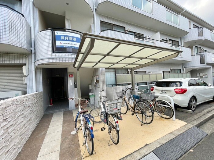 物件外観写真4　(駐輪場)