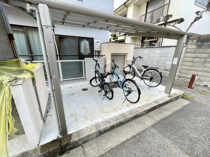 物件外観写真5　(駐輪場)