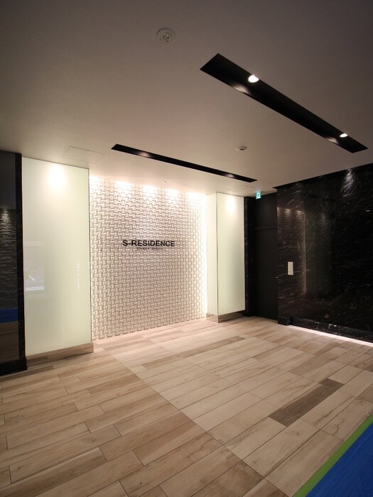 物件外観写真5　(エントランス部分)