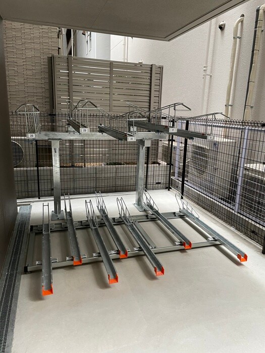 物件外観写真3　(駐輪場)