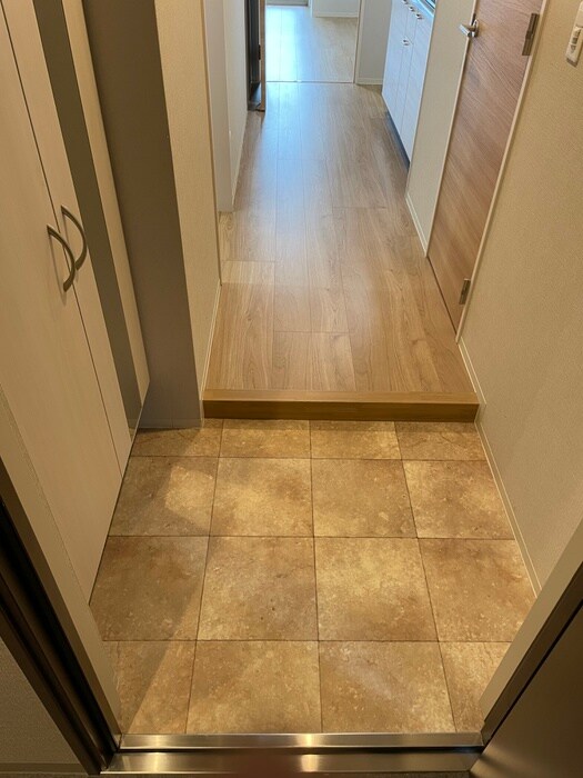 物件内観写真11　(玄関)