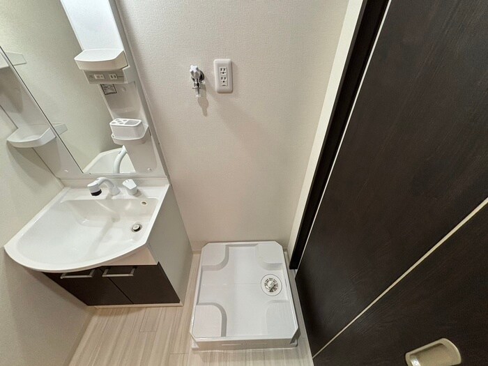 物件内観写真9　(洗濯機置場)