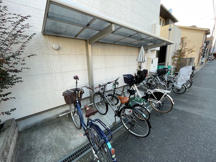 物件外観写真4　(駐輪場)