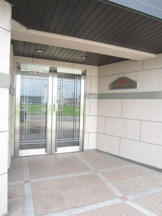 物件外観写真3　(エントランス部分)