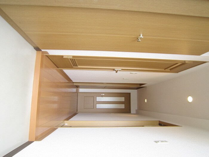 物件内観写真10　(玄関)