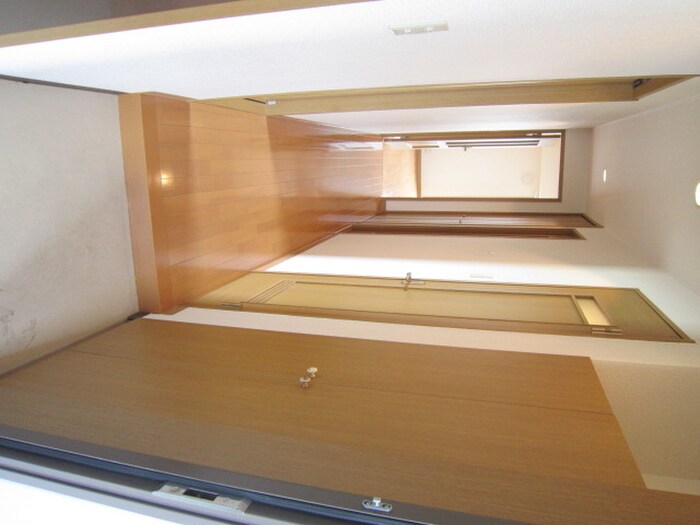 物件内観写真10　(玄関)