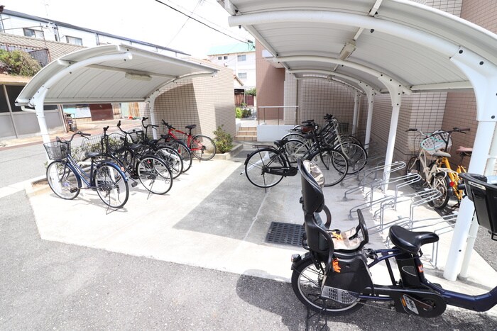 物件外観写真4　(駐輪場)