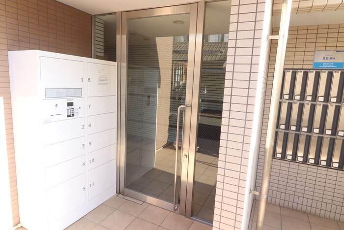 物件外観写真5　(エントランス部分)