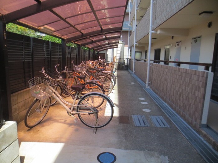 物件外観写真4　(駐輪場)