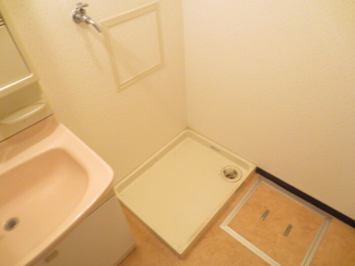 物件内観写真13　(洗濯機置場)