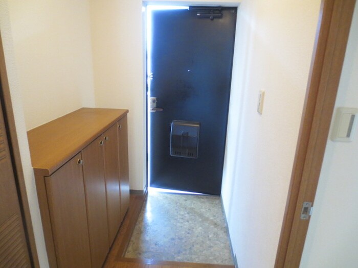 物件内観写真16　(玄関)