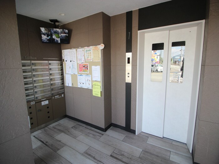 物件外観写真4　(エントランス部分)