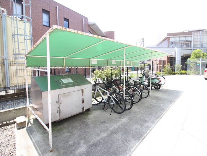 物件外観写真3　(駐輪場)