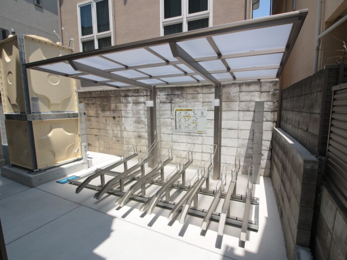 物件外観写真4　(駐輪場)