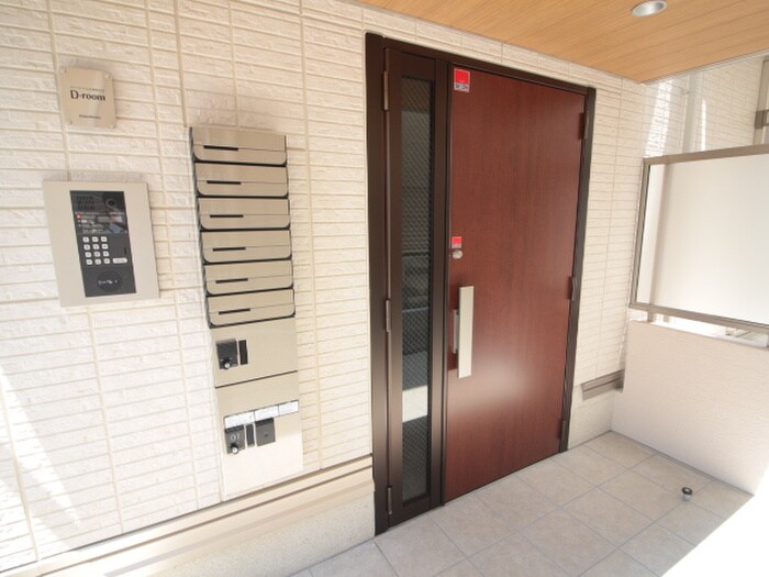 物件外観写真5　(エントランス部分)