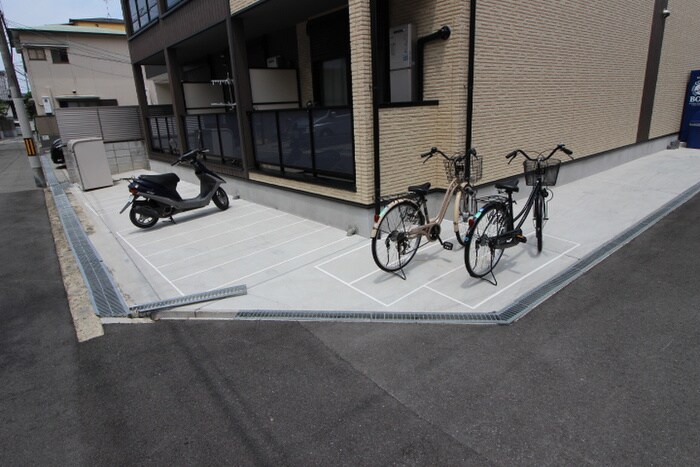 物件外観写真3　(駐輪場)