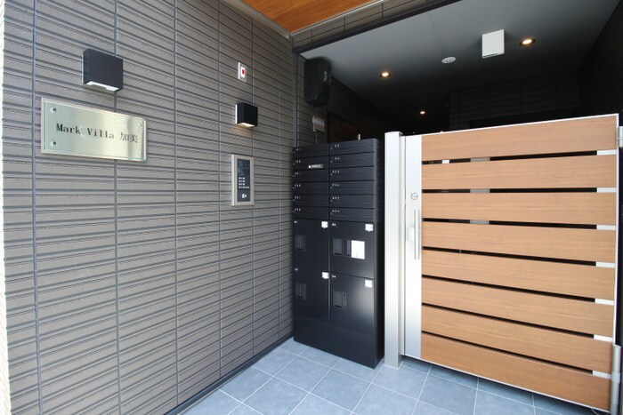 物件外観写真5　(エントランス部分)