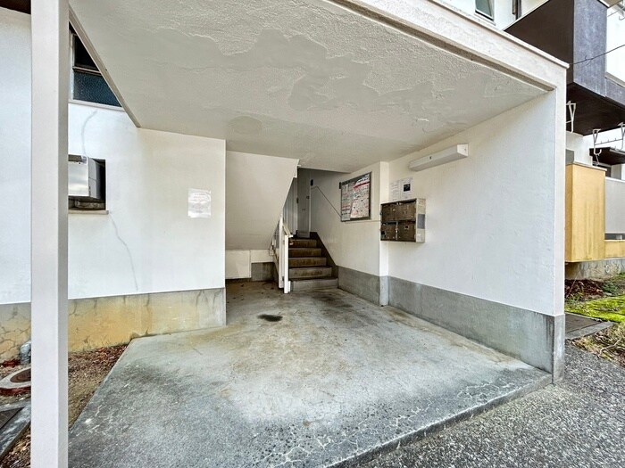 物件外観写真3　(エントランス部分)