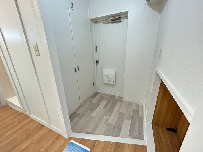 物件内観写真16　(玄関)