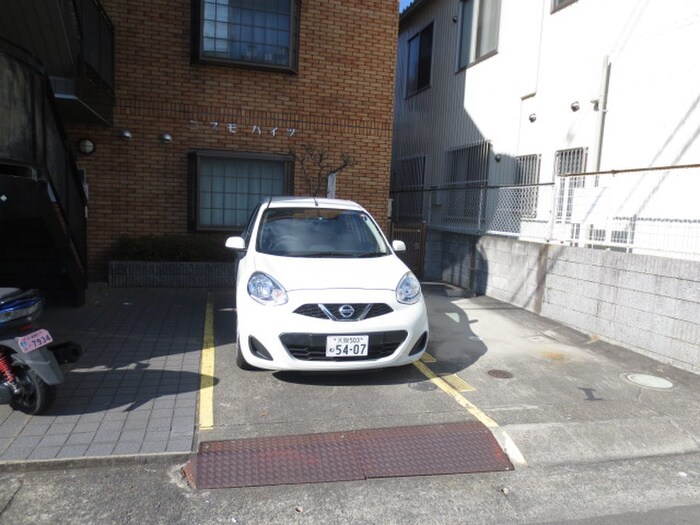 物件外観写真4　(駐車場)