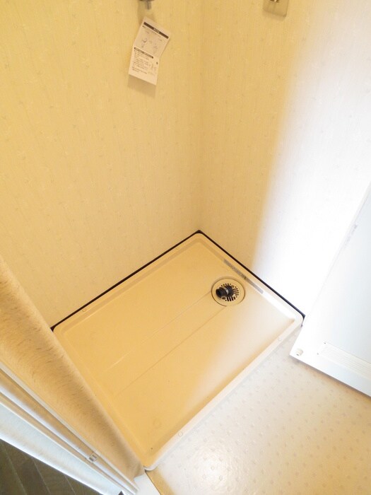 物件内観写真11　(洗濯機置場)