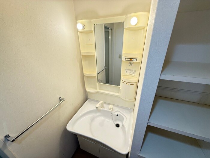 物件内観写真9　(洗面)