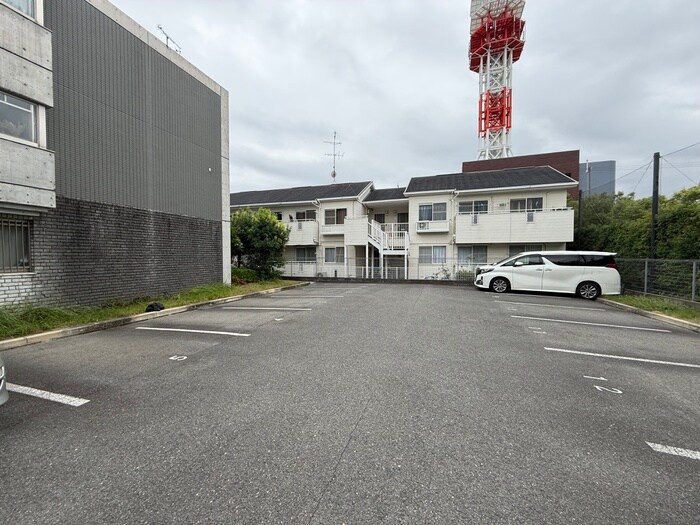 物件外観写真4　(駐車場)